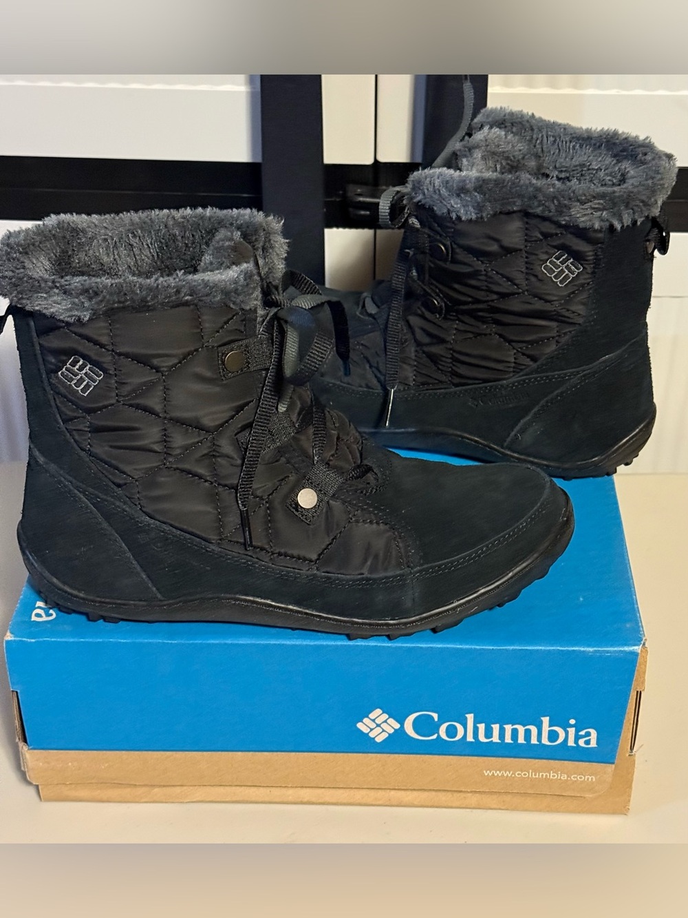Columbia “Powder Summit Shorty” Black Quilted Faux-Fur Winter Boots Lace Up